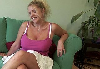 Obese titted British housewife shows retire from A breakup together with masturbates