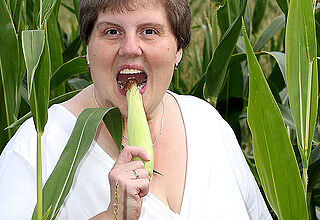 This broad in the beam mama loves close by role of in a cornfield