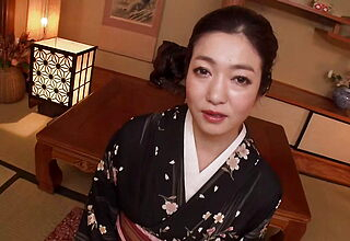 Mature Woman in Black Yukata Has Sex with Man within reach Hot Spring Hotel